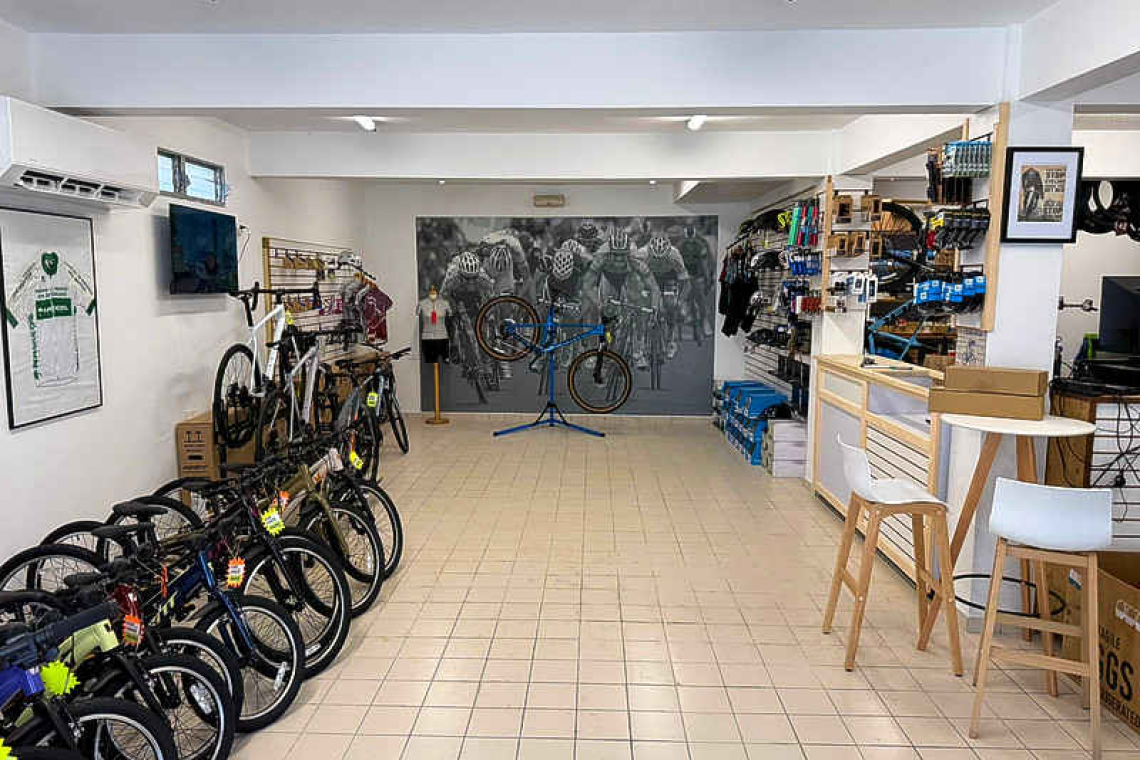 New Pro Bike shop “Ca  Roule” opens in Marigot
